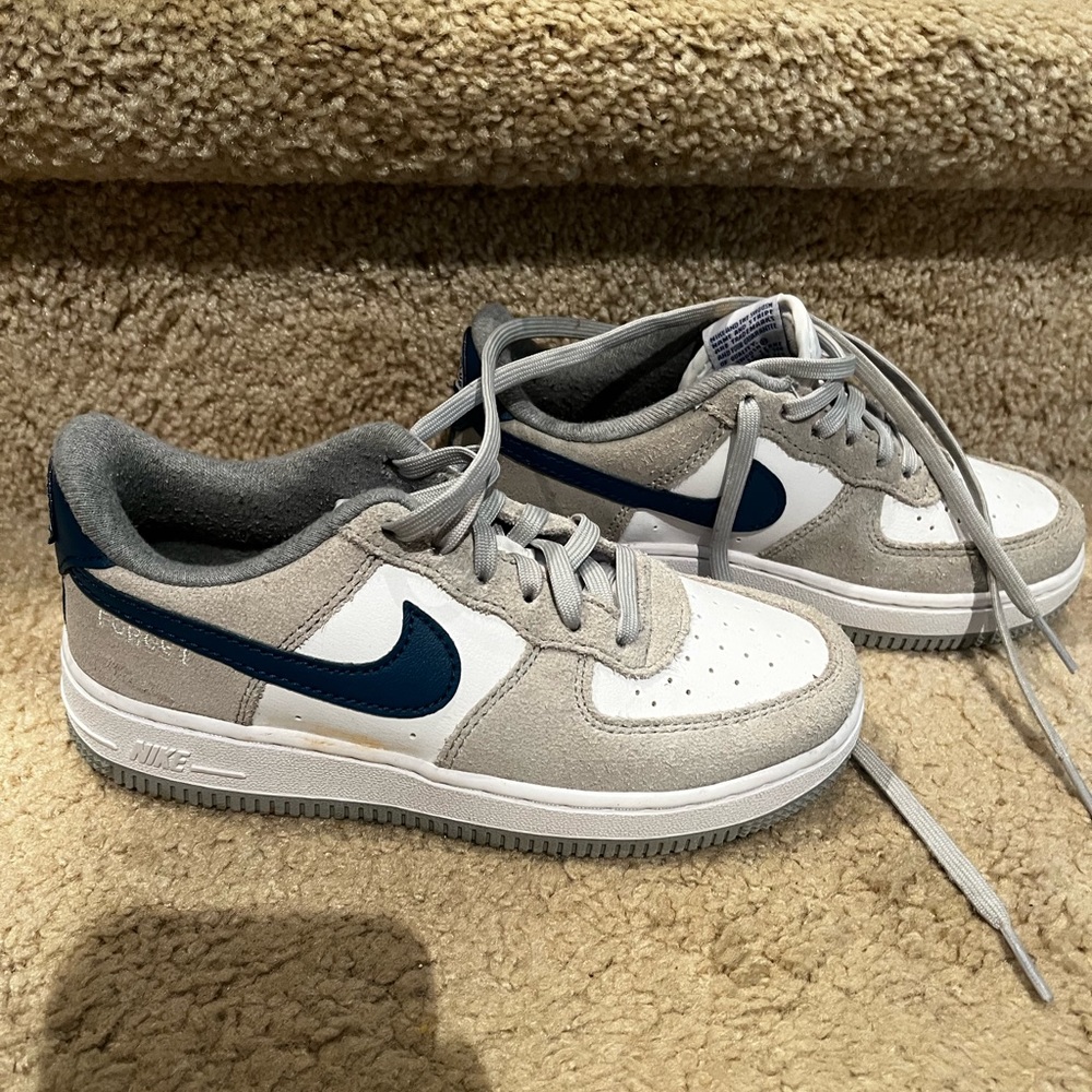 Mike Air Force 1 LV8 size 1 youth